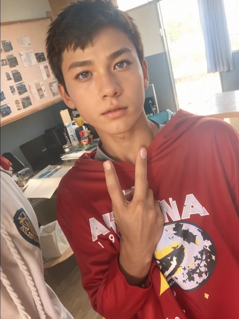 Masterpiece, anime cgi, boy, Short hair with white thorns, Wheat color skin, muscle, sports boy, Wear a basketball uniform., The texture is smooth., Silk fabric , golden pupil, perfect eyes