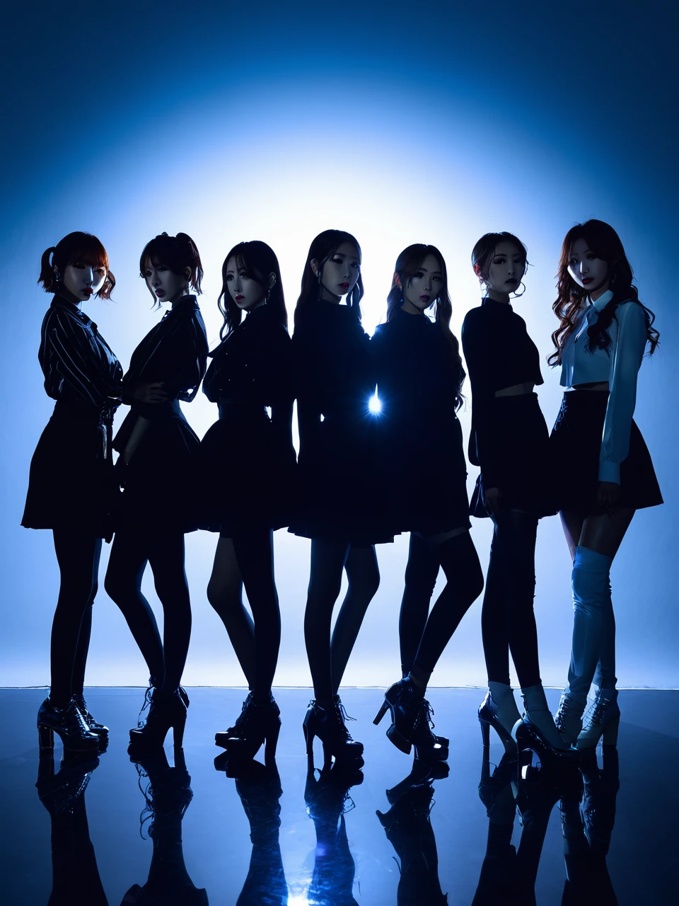 薄dark部屋に佇むFive women, unlimited, Generic KPOP, silhouette, , unlimited, Backlight, dark、Spotlight、A long shadow stretching forward、Five women、audition