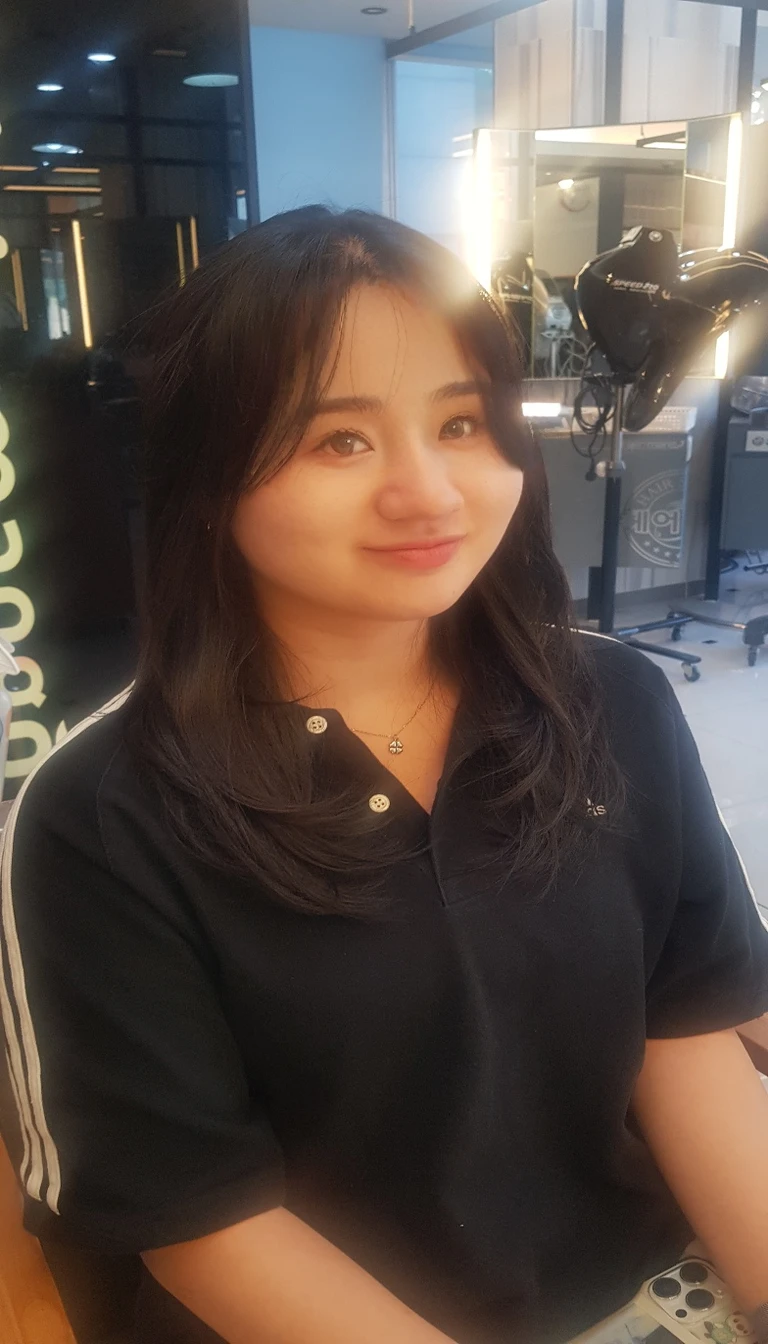 Best Quality, 8k, Masterpiece, (Portrait: 1.3), (photo realistic:1.4), (hyper realistic:1.4), Sharp Focus, looking at viewer, (smoother lighting:1.1), (increase cinematic lighting quality:0.9), realistic lighting, backlighting, light on face, ray trace, (brightening light:1.2), (Increase quality:1.4), sharp detail, (best quality real texture skin:1.4), finely detailed eyes, finely detailed face, 25 year old Korean woman