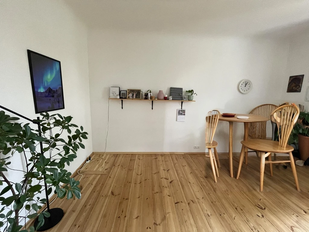nice round wooden table and chairs