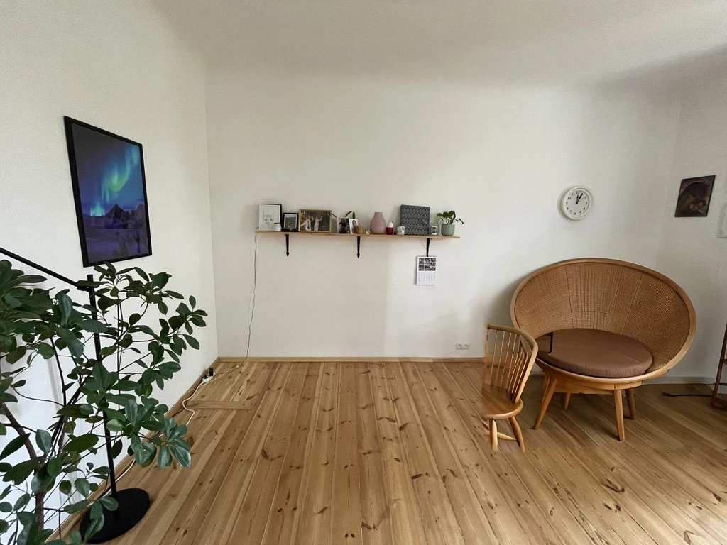 nice round wooden table and chairs