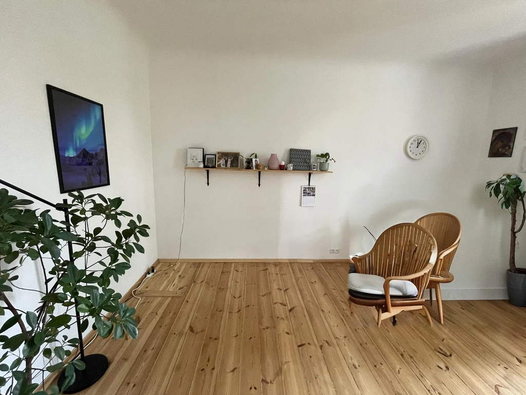 nice round wooden table and chairs