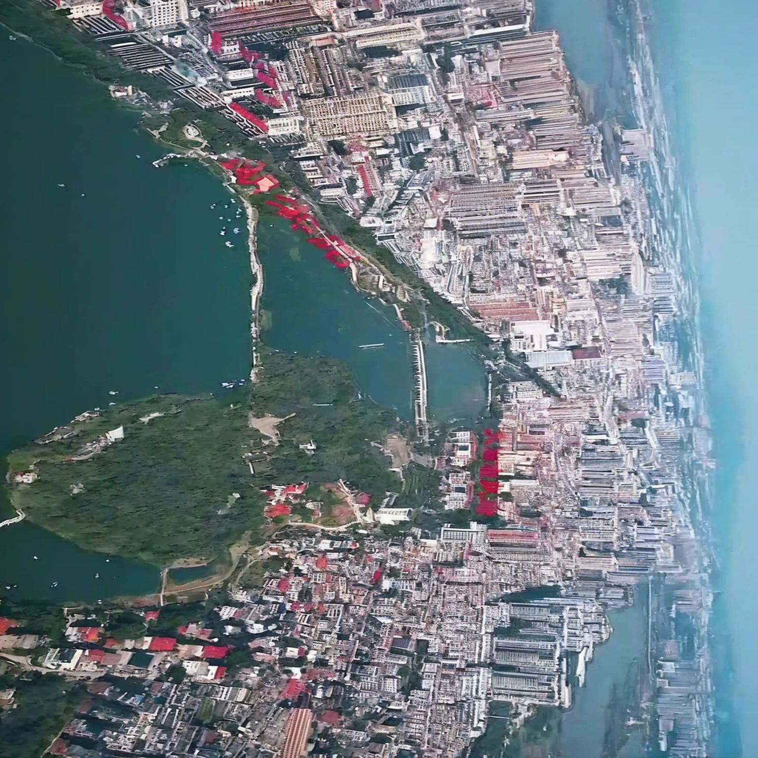 arafed 城市Aerial View with a river and a bridge, Aerial footage, drone view of a city, Eight thousand. filling of the view, The above points, Helicopter shot of the city, Flying over the city, Aerial View, Shooting from 5 feet, drone view, drone shot, 城市Aerial View, The whole city is clearly visible