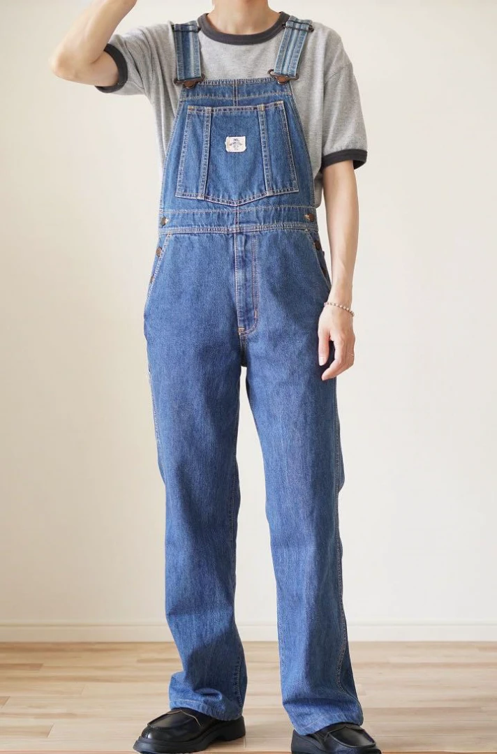 Japanese 25 year old male Overalls Sneakers
