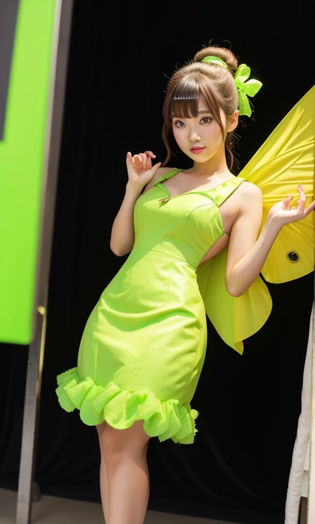 butterflyにまみれた女性アイドル、Whole Body Ezbian、、butterfly々Chinese dress covered with（fluorescent green and yellow）、Reveal、Appear