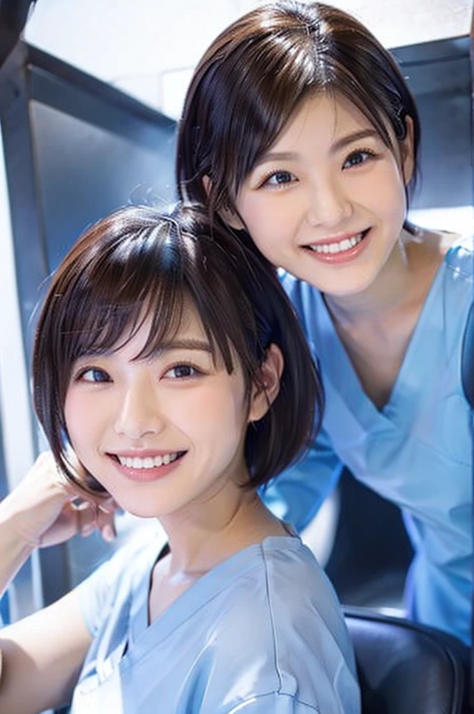 Dental hygienist, 2 women 横並び smile 白色の医療スクラブ着用 日本人 黒髪 20代前半女性 Upper body close-up high resolution high resolution Highest quality smile Shooting outside Harmony々