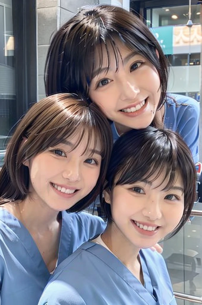 Dental hygienist, 2 women 横並び smile 白色の医療スクラブ着用 日本人 黒髪 20代前半女性 Upper body close-up high resolution high resolution Highest quality smile Shooting outside Harmony々