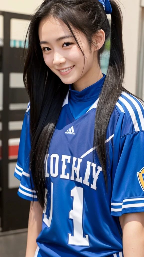 One Woman、university student、Long Black Hair、Her hair is tied in a ponytail with a red string、Light blue jersey、Looking this way and smiling