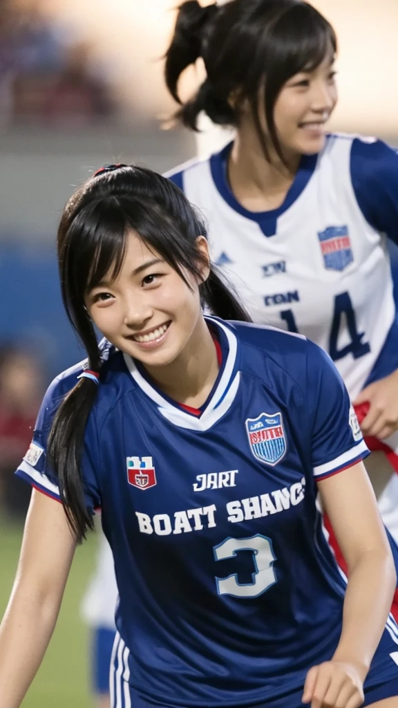 One Woman、university student、Black Bob、Her hair is tied in a ponytail with a red string、Light blue jersey、Looking this way and smiling