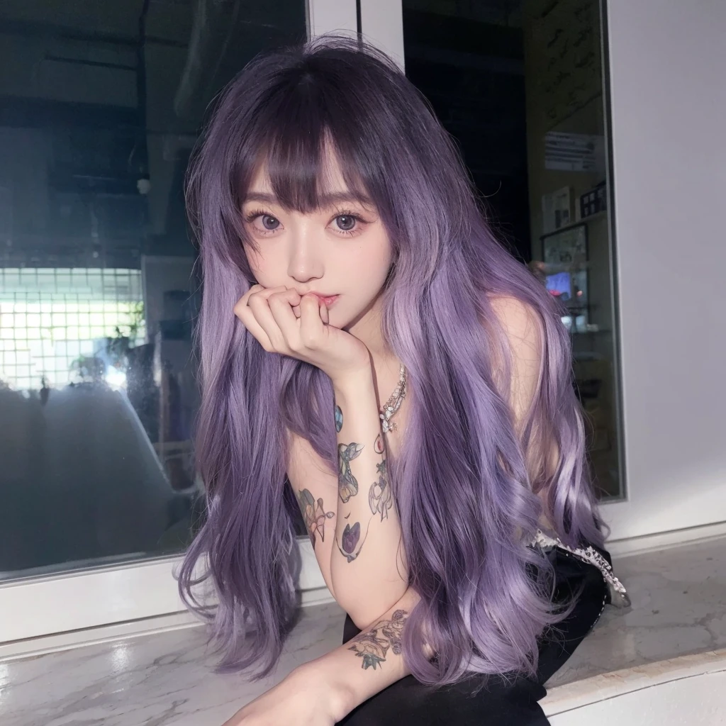 Purple long curly hair，Natural and beautiful hair，The background is simple and clean，