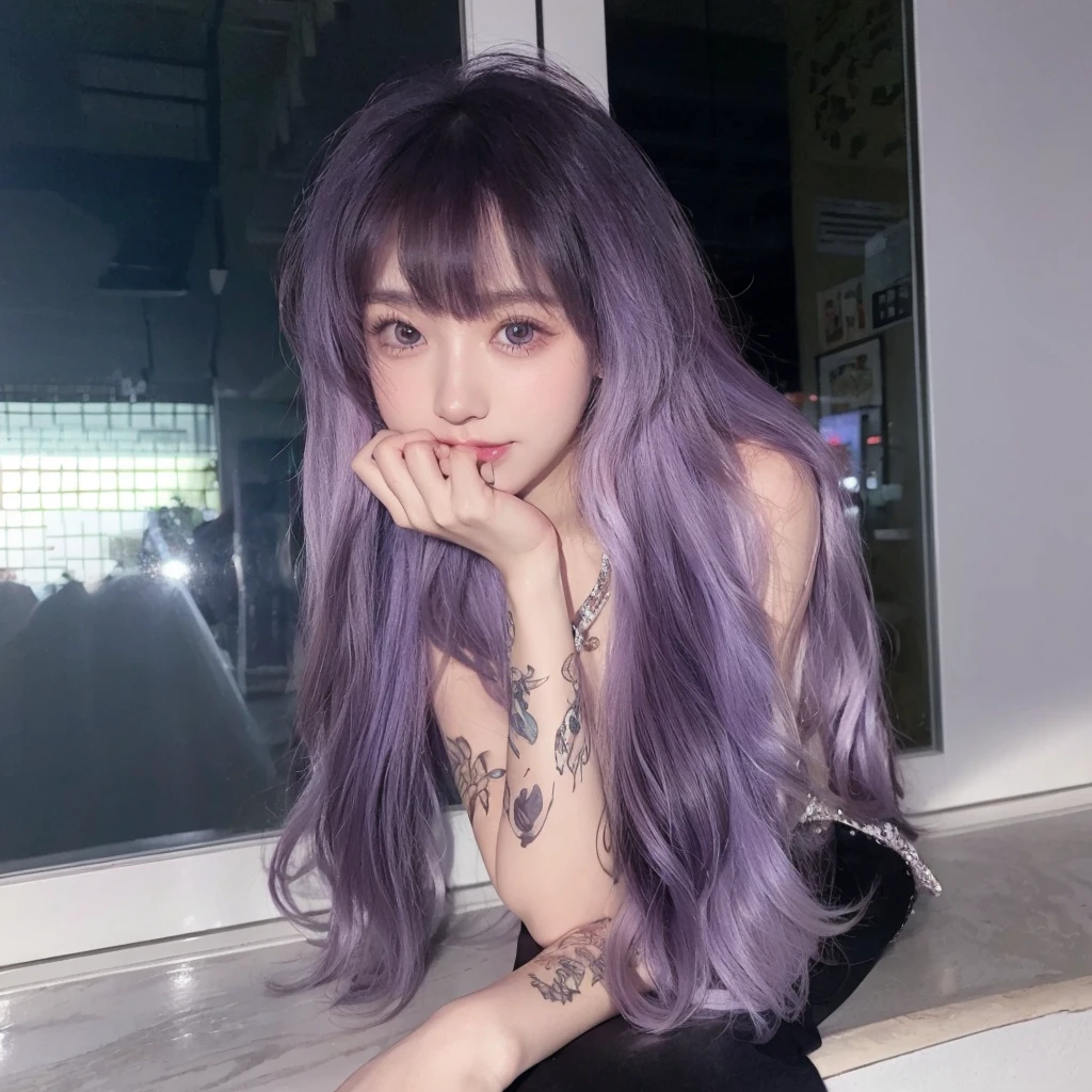 Purple long curly hair，Natural and beautiful hair，The background is simple and clean，
