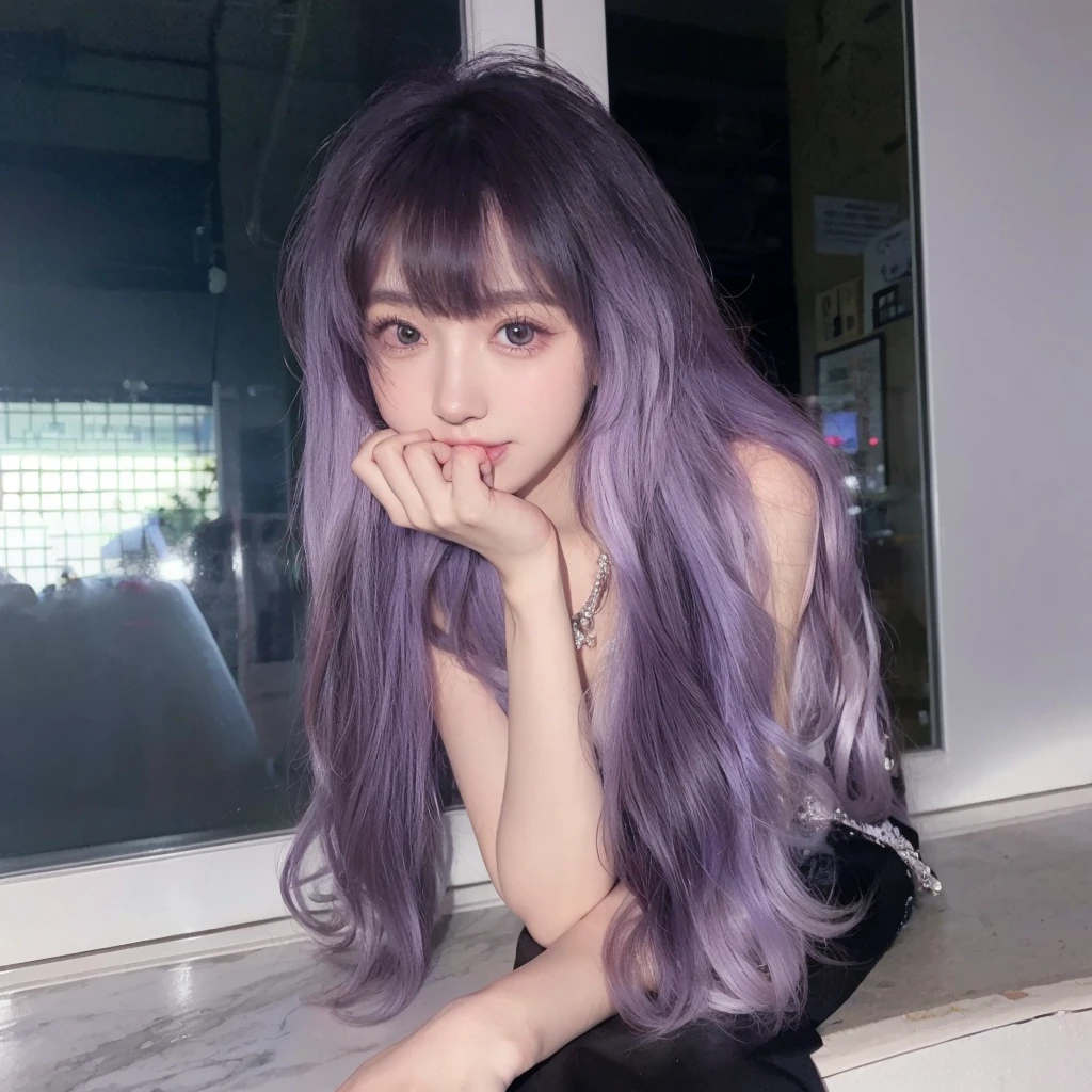 Purple long curly hair，Natural and beautiful hair，The background is simple and clean，