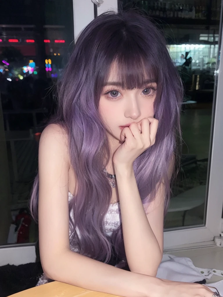 Purple long curly hair，Natural and beautiful hair，The background is simple and clean，