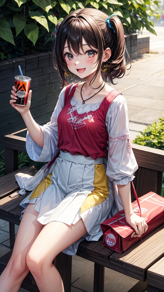 Holding an energy drink in one hand,、A cheerful older sister