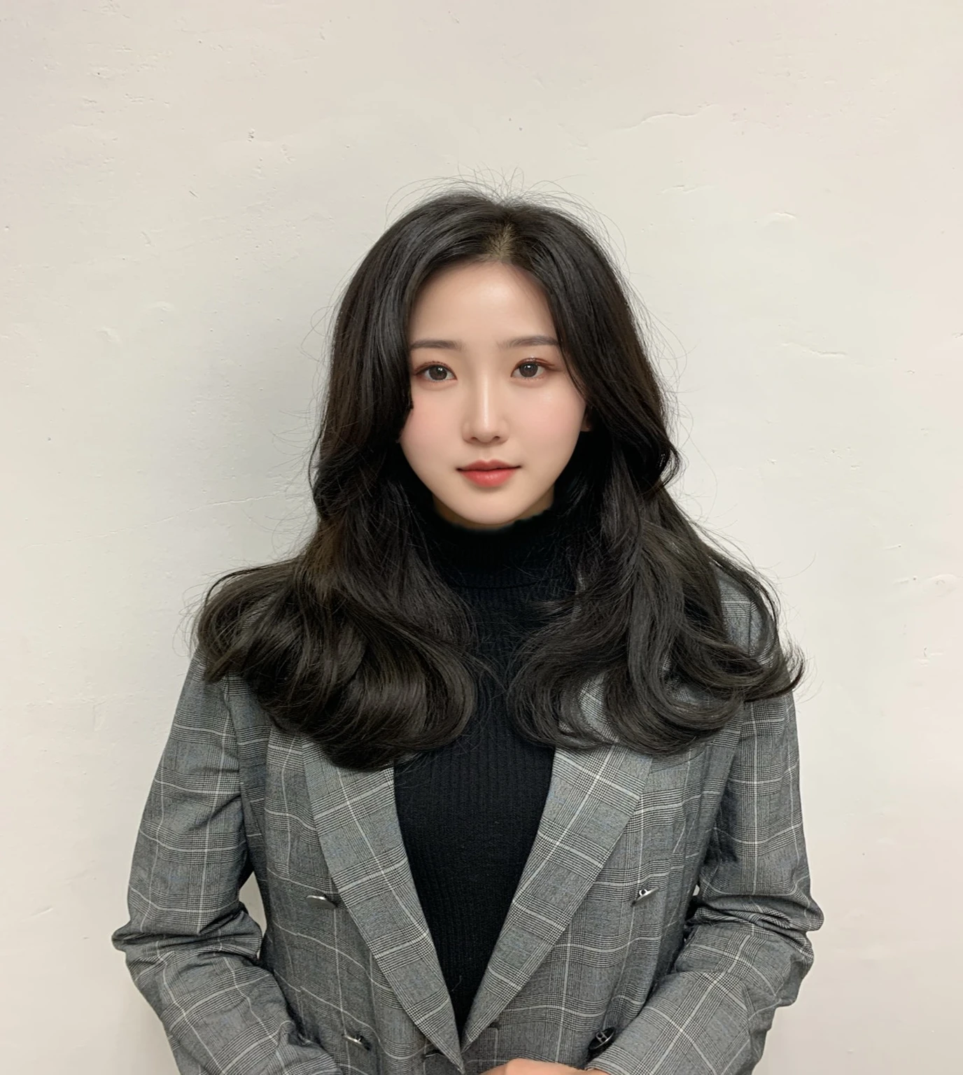 Best Quality, 8k, Masterpiece, (Portrait: 1.3), (photo realistic:1.4), (hyper realistic:1.4), Sharp Focus, looking at viewer, (smoother lighting:1.1), (increase cinematic lighting quality:0.9), realistic lighting, backlighting, light on face, ray trace, (brightening light:1.2), (Increase quality:1.4), sharp detail, (best quality real texture skin:1.4), finely detailed eyes, black_eyes, finely detailed face, 25 year old Korean woman