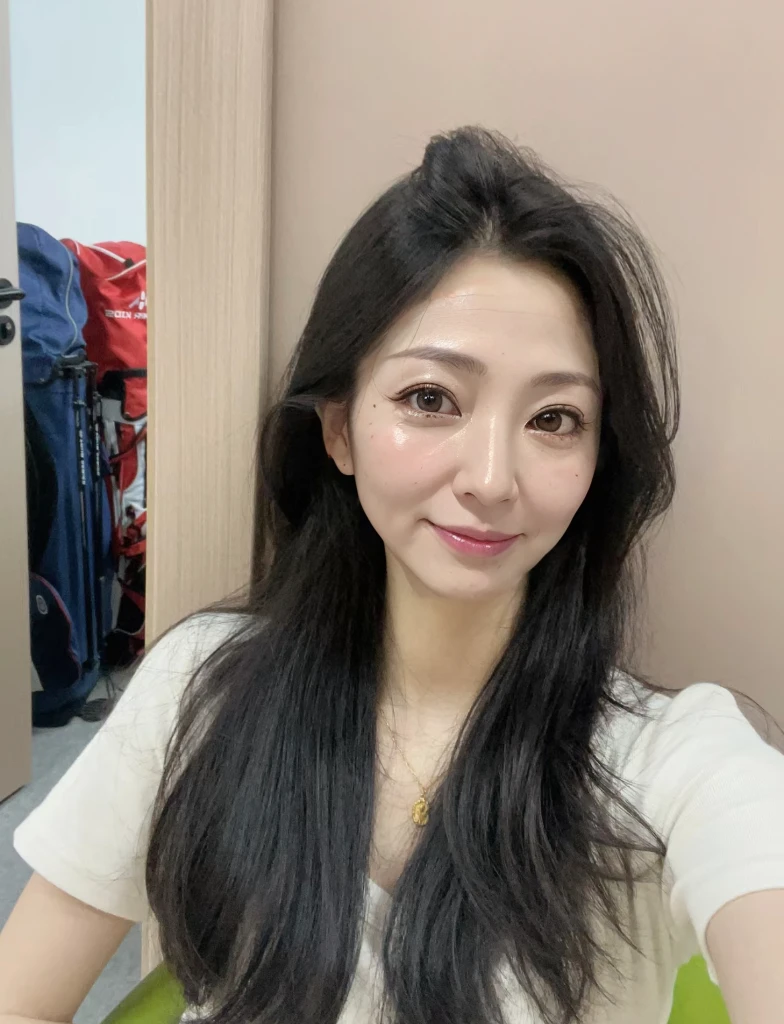 High resolution, High resolution, High detail, masterpiece, Rough skin, Anatomically correct, sharp,((Japanese Mature, 45 years old)), alone, ((Facial wrinkles)), (((Detailed face、Fair skin、The face is faithful to LoRA))), Smile and look forward
