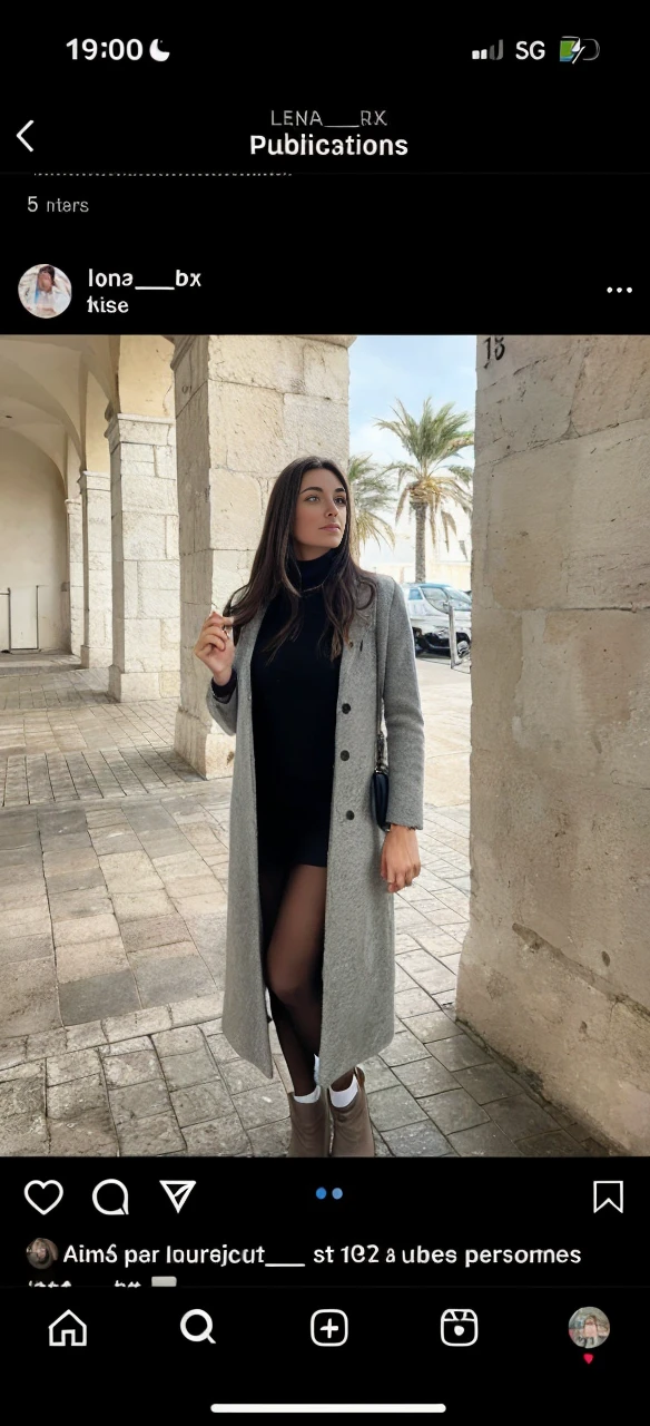 cue de femme brune en sous vêtement a la plage