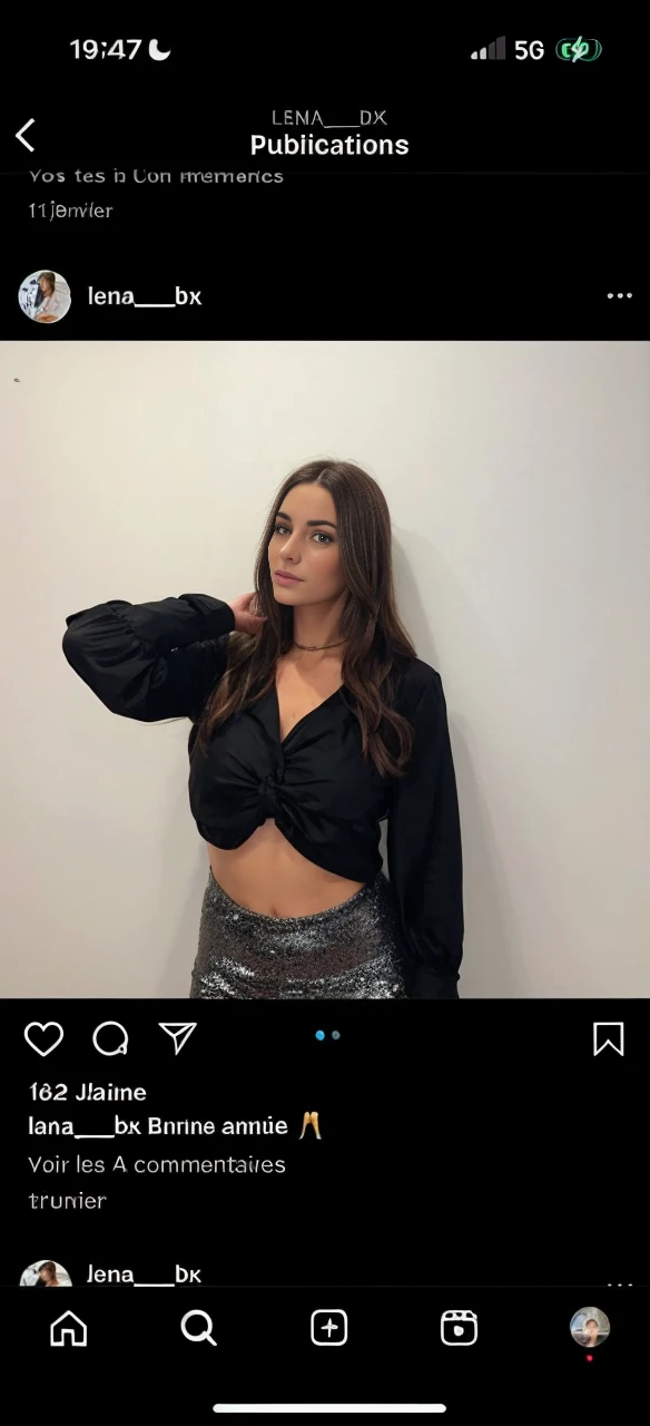 cue de femme brune en sous vêtement