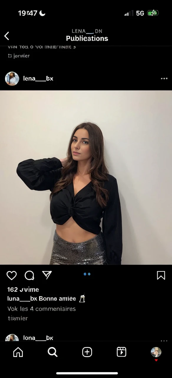 cue de femme brune en sous vêtement