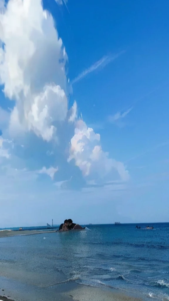 Summer heat,love burning。
kiss in the sun,like a passionate flame。
sea breeze,Heartbeat gradually speeds up。
summer love,So wonderful。
let us be together,Spend the hot summer together。