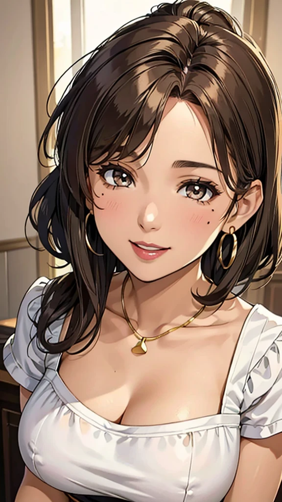 Female 26 years old，housewife，Sunlight，Smile，put on lipstick，light brown short curly hair，Tie a ponytail on the left side，Slightly plump，half moon earrings，Close-up photo of face，Home apron，Huge breasts，There is a mole on the face near the corner of the mouth，gold necklace，Round neck white top