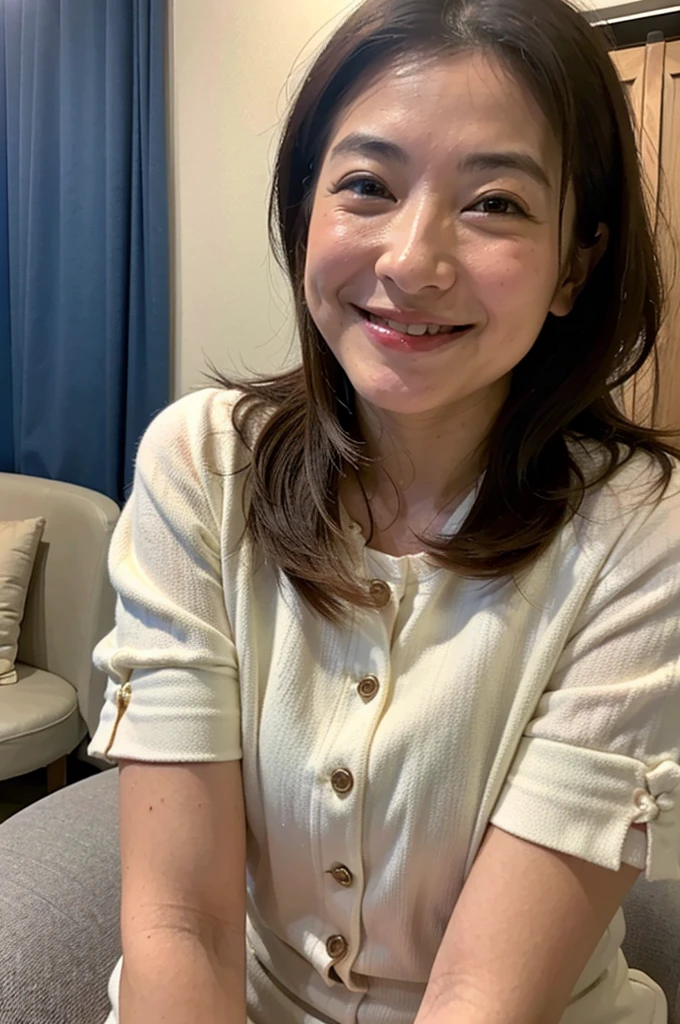 (8K、RAWE Photo、Highest quality、masterpiece:1.2)、(Real、Photorealistic:1.37)、Super detailed、Ultra-high resolution、1 girl、Beautiful detailed face、(Feather Cut: 0.6)、Professional Lighting、The lighting is bright、actress、model、Japanese、Full body、Wide-angle shot、Daytime、bright、 simple background ,Simple Background、Model posing, full body , cowboy shot ,40-year-old woman、Mature Woman、smile、Left arm slightly raised、
