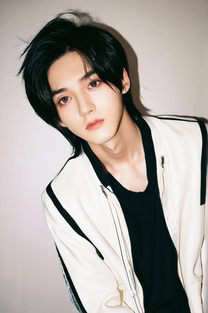 One boy、Young man with black hair(Mash Straight)((long hair)),Male K-Pop Idols、Levi Ackerman、Medium portrait、chop、Beautiful Model、Oval Face、Vivid、Selfie、(In a dark room)、The whole body is shown、((Full body photo))