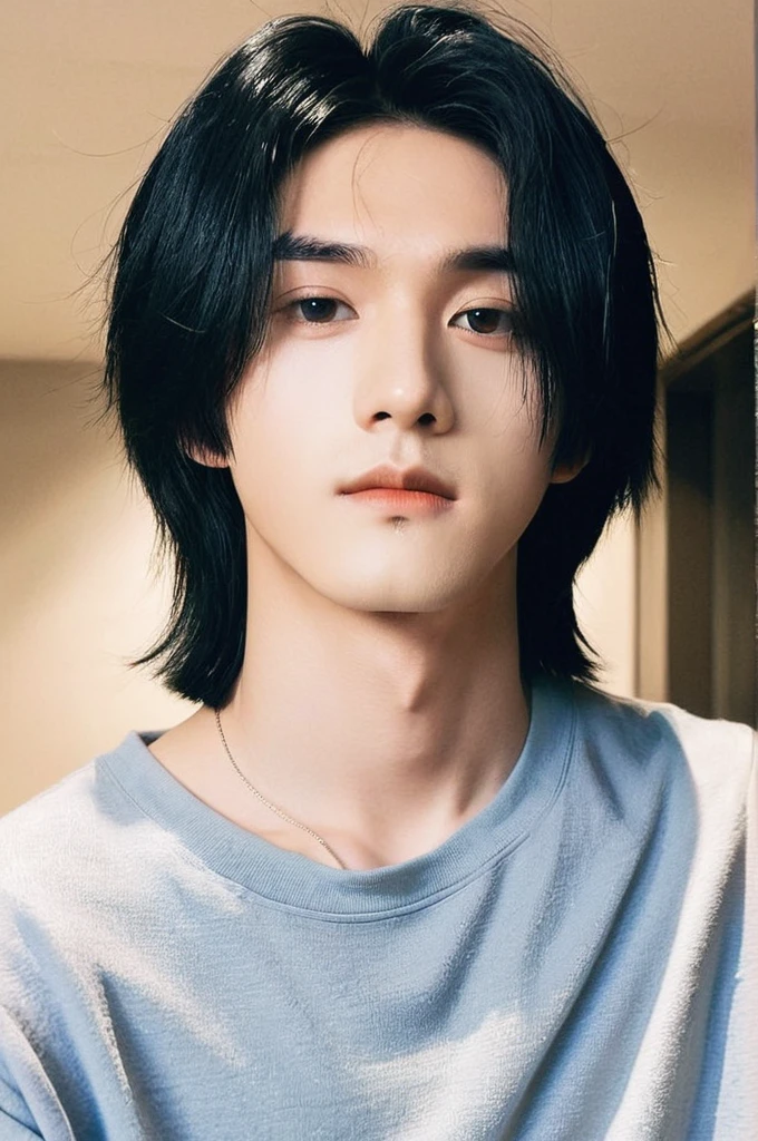 One boy、Young man with black hair（Mash Straight)((Long Hair)），With nape、Long enough to cover the earale K-Pop Idols、Levi Ackerman、Medium portrait、chop、Beautiful Model、Oval Face、Vivid、Selfie、（In a dark room）、The whole body is shown、((Full body photo))