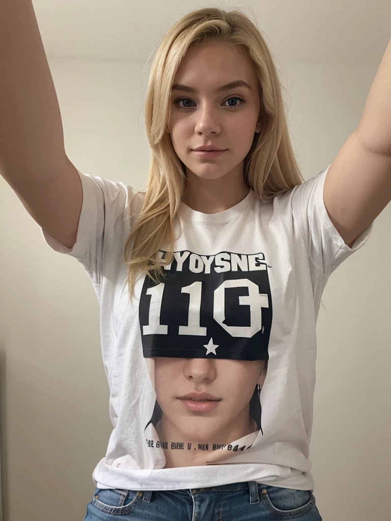 blonde 21 years old , Selfie , t shirt en v 