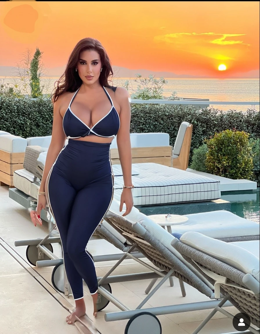 a woman (only Wearing white Bikini tops,bikini bottoms,String Only Micro Bikini，Very large breasts， :1.3)

no primeval clothes，No long pants