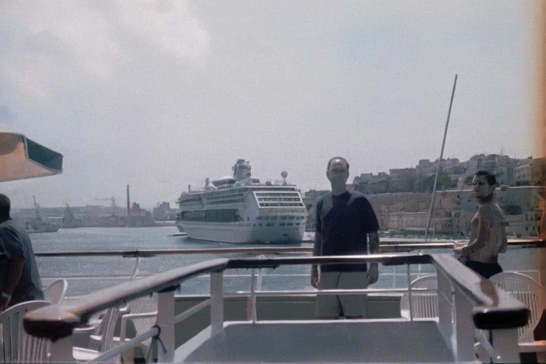 couple, beautiful woman, green eyes, volumous upperlips, 3b spiral long curly ginger hair, hansome young man, bald, in  a Cruise ship
