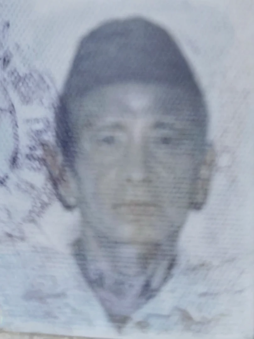 make this photo look realistic and detailed, afared old man with a black hat and wearing a white shirt, 80 years old man, very detailed potrait, realistic portrait photo, close up potrait, profile portrait, very detailed face, very realistic face, very perfected face, very detailed clothes, very realistic clothes, very perfected clothes