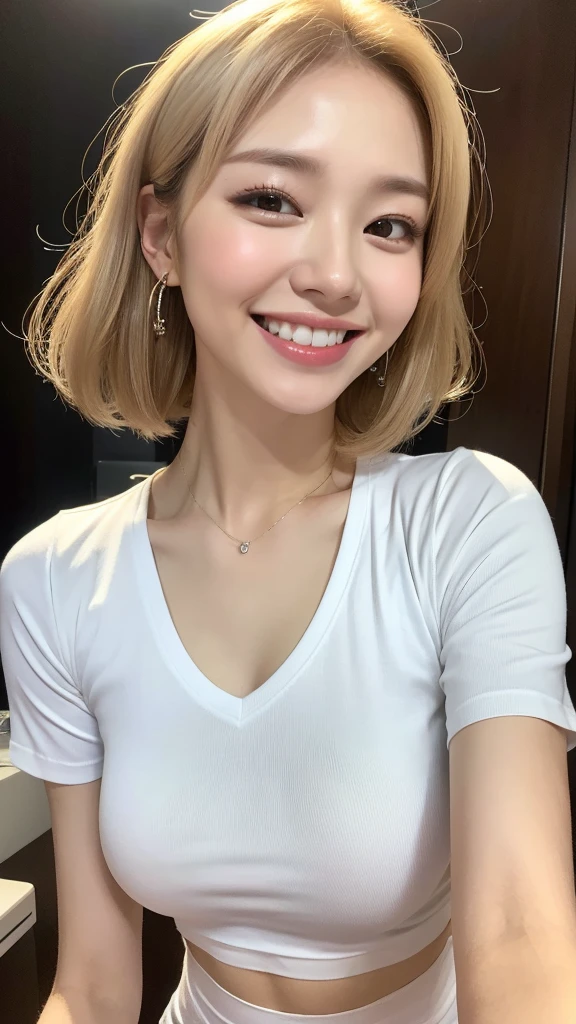 White tight skinny shirt、White tight ofa、smile、Short sleeve、high resolution、Korean idol face、White teeth、Medium Hair