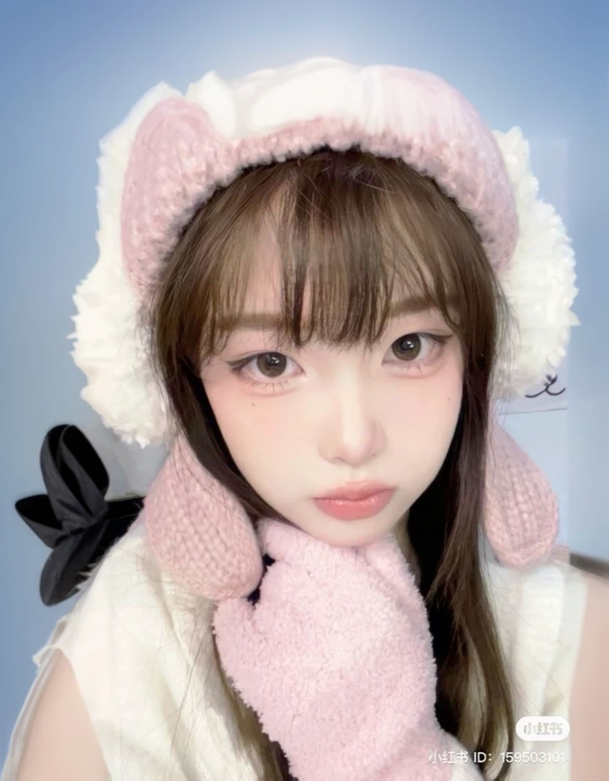 Complete what is missing from the hat