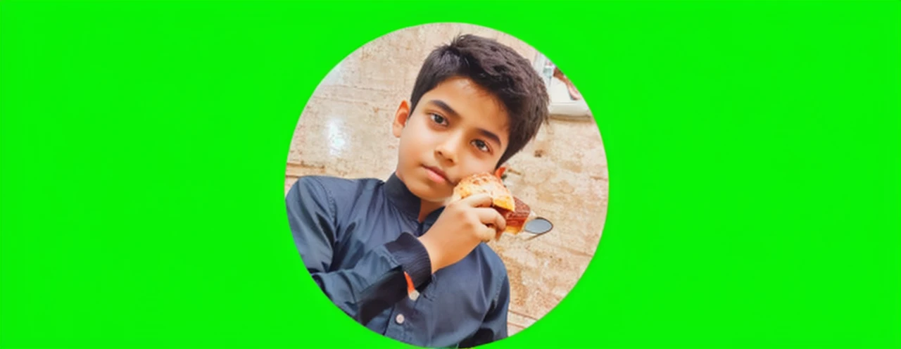 The Boy Name furqan and eat pizza and burger