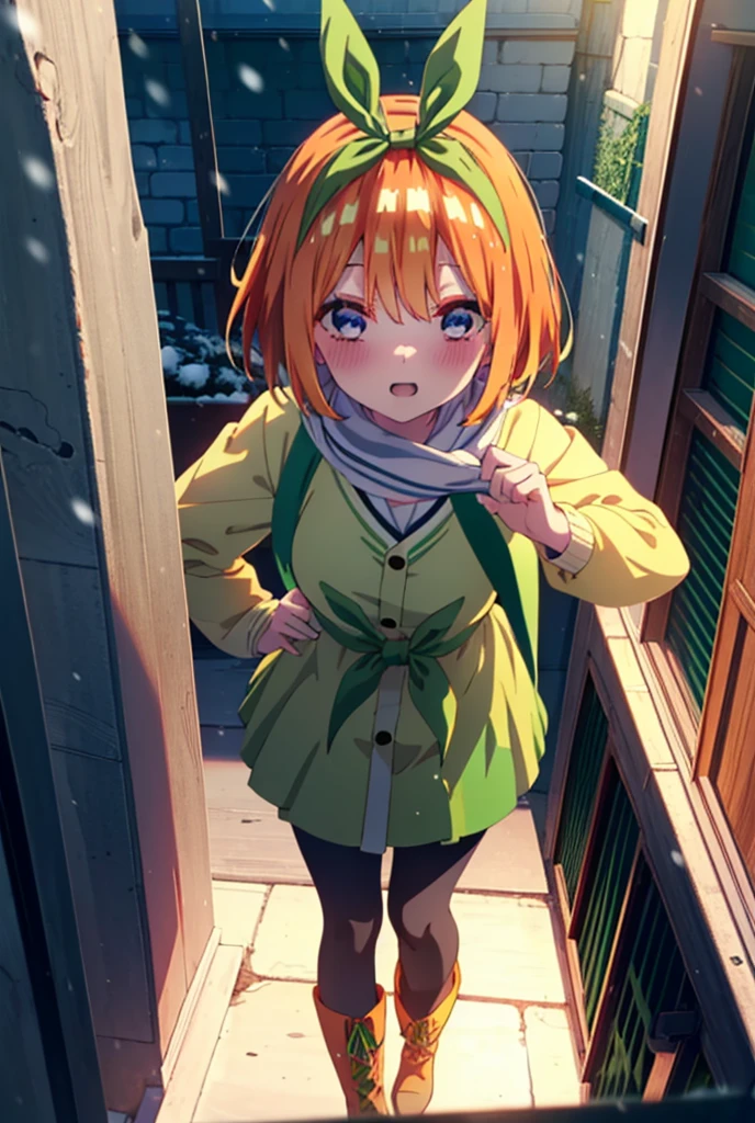 Yotsubanakano, Yotsuba Nakano, bangs, short hair, blue eyes, Hair between the eyes, hair ribbon, hair band, Orange Hair, (Green ribbon:1.5), smile, Hair between the eyes,blush, Open your mouth,White Breath,scarf,Green neck long coat,V-neck sweater,Long skirt,Black Pantyhose,short boots,Standing leaning against a wall,Snow is piling up,that&#39;it&#39;s snowing,whole bodyがイラスト入るように,Hiding in a roofed building,
break outdoors, construction area,
break looking at viewer, whole body,
break (masterpiece:1.2), Highest quality, High resolution, unity 8k wallpaper, (shape:0.8), (Beautiful attention to detail:1.6), Highly detailed face, Perfect lighting, Extremely detailed CG, (Perfect hands, Perfect Anatomy),