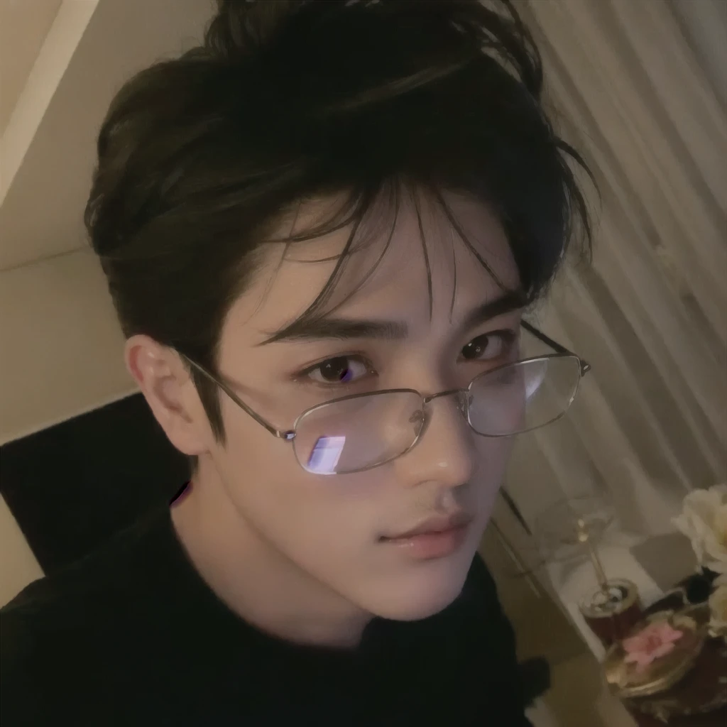 un primer plano de una persona With glasses y una camisa negra, cai xukun, jinyoung shin, profile picture en la cabeza, inspired by Zhang Han, Yanjun Chengt, Heise Jinyao, Jung Jaehyun, wicked ulzzang, hyung tae, With glasses, Sakimichan, shaxi, sfw, 1 niño de 7 años de thin face, thin face, profile picture, shin jeongho, Yeonjun, Yeonjun txt, TOMORROW X TOGETHER YEONJUN.  