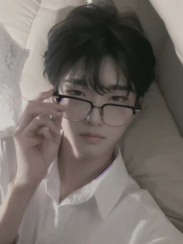 un primer plano de una persona With glasses recostada en una cama, kim doyoung, jinyoung shin, With glasses, wicked ulzzang, cai xukun, In square frame glasses, Jung Jaehyun, thick frame glasses, inspired by jeonseok lee, WITH BLACK LENSES, Yanjun Chengt, inspired by Zhang Han, thin face, profile picture, shin jeongho, Yeonjun, Yeonjun txt, TOMORROW X TOGETHER YEONJUN. 