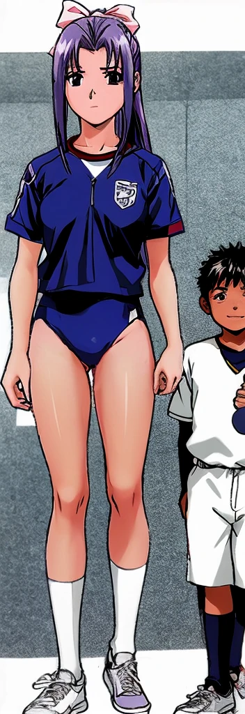 Momoko Koigakubo, a tall girl with beautiful legs, is standing with a smile on her face in a white gym uniform and light navy blue bloomers that look like panties.。Momoko Koigakubo is holding a boy wearing a tracksuit next to her.。