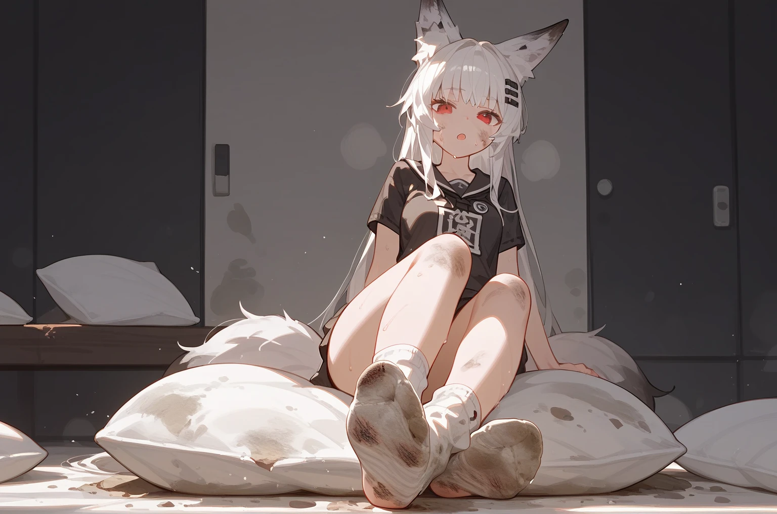 1 girl,dirty,foot,foot底,Red Eyes,breast,solitary,Long hair,White hair,,foot趾,foot部焦点,Looking at the audience,sit,Sweat,open mouth,dirty foot,Keep,indoor,Pillow,Bangs,White knee socks,Fox ears,There'foot的泥土,White clothes,kimono,Japanese style,dirtyPillow,dirty床,女孩周围堆满Pillow,女孩踩踏2着Pillow,大量Pillow,Pillow上肮脏,,(Deluxe Rococo Canopy King Bed),On a big and spacious bed,(),,,,Luxurious curtains with ornate ruffles and ribbons surround the bed,((((There are many pillows piled on the bed)))),Detail of Quilt,Detailed bed sheets,女孩踩在Pillow上