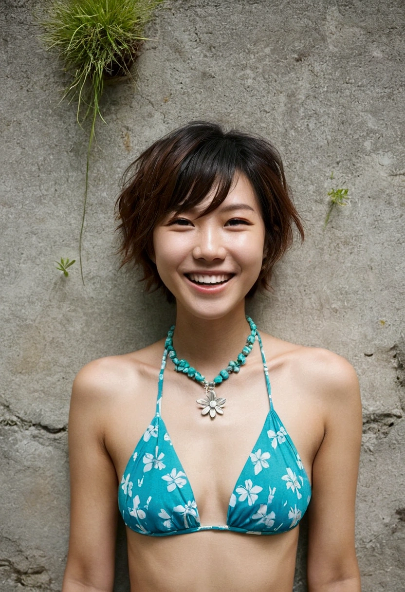 Super Short Hair、turquoise print bikini、Flower Hair Ornaments、necklace、A small space surrounded by walls、There is a little grass growing in the gap between the wall and the ground..、Photograph the front of your face from directly above、Grin、returnを反らせて、teeth、return
