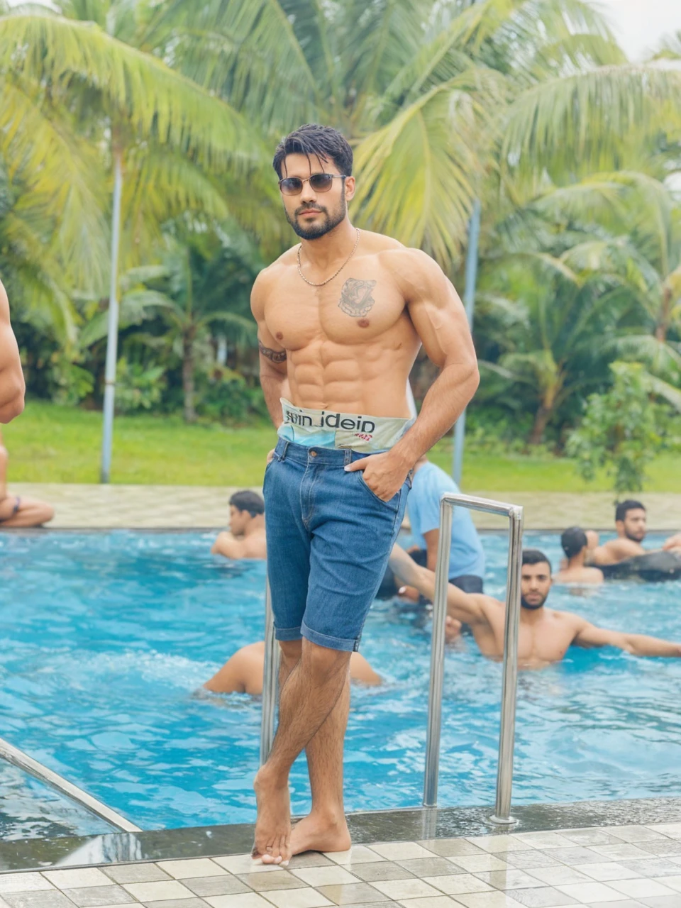 Muscular body,raal body real face