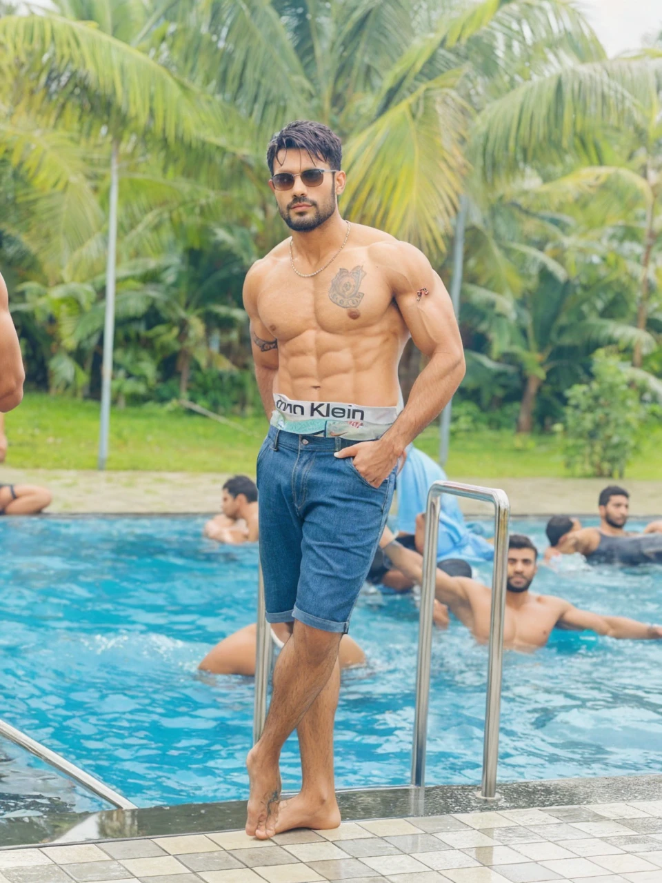 Muscular body,raal body real face