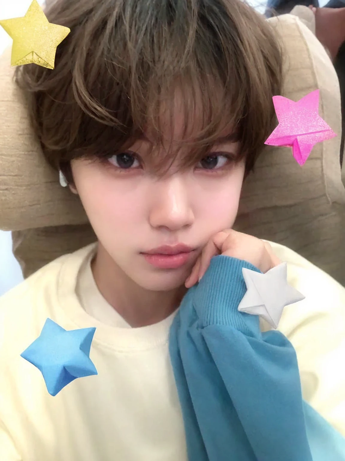 Arafed Asian man with white t-shirt and black hair...., androgynous face, Jung Jaehyun, jinyoung shin, delicate androgynous prince, kim doyoung, 1 7-year-old boy with a thin face, Smart Ulzzang, Cai Xu Kun, beautiful androgynous prince, androgynous person, kim taejin, hyung tae