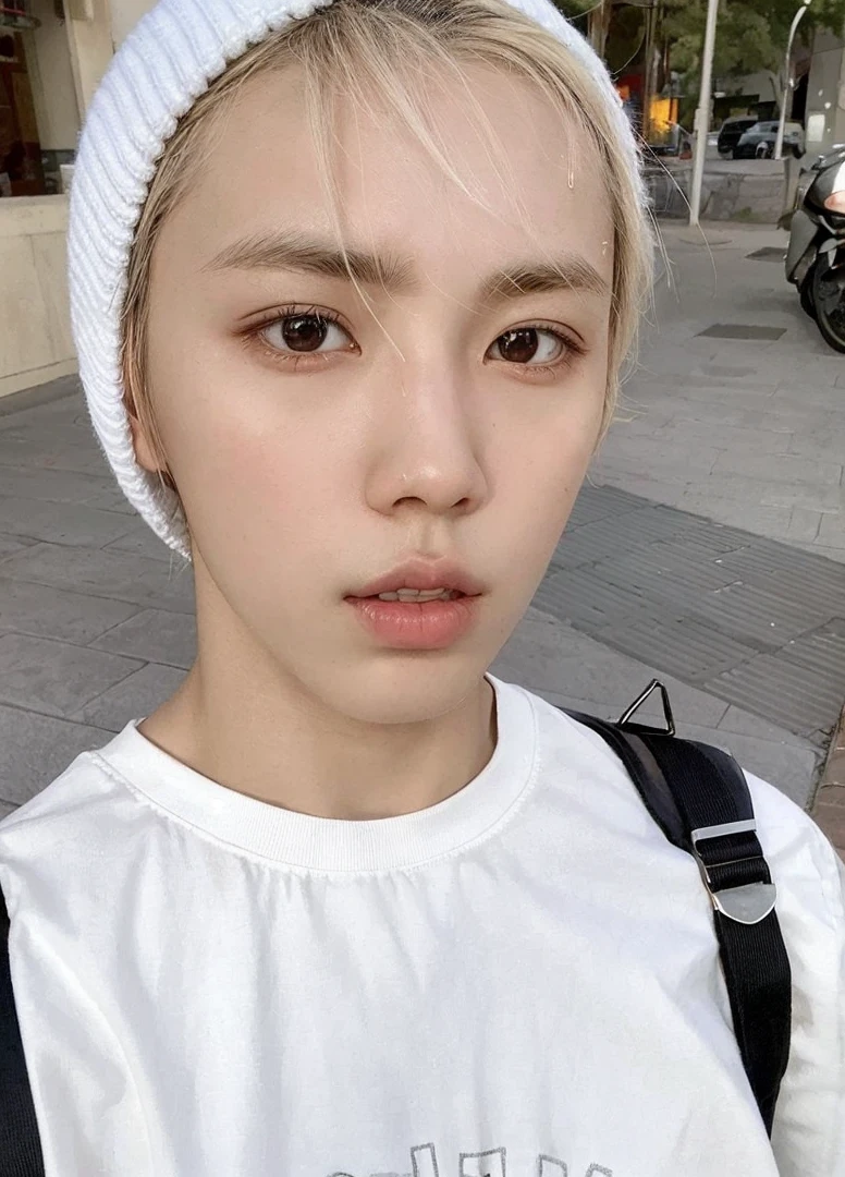 Arafed Asian man with white t-shirt and black hair...., androgynous face, Jung Jaehyun, jinyoung shin, delicate androgynous prince, kim doyoung, 1 7-year-old boy with a thin face, Smart Ulzzang, Cai Xu Kun, beautiful androgynous prince, androgynous person, kim taejin, hyung tae