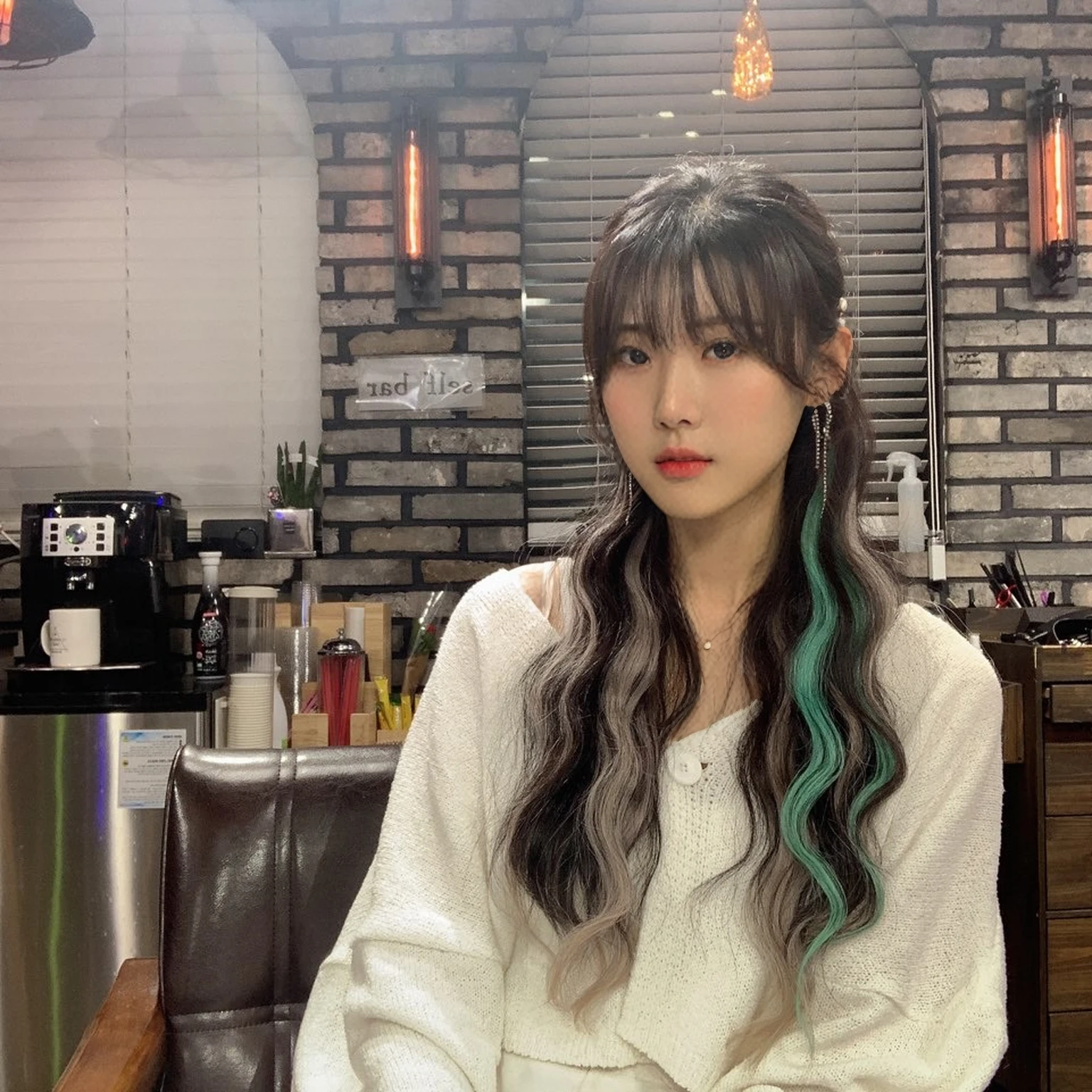 Best Quality, 8k, Masterpiece, (Portrait: 1.3), (photo realistic:1.4), (hyper realistic:1.4), Sharp Focus, looking at viewer, (smoother lighting:1.1), (increase cinematic lighting quality:0.9), realistic lighting, backlighting, light on face, ray trace, (brightening light:1.2), (Increase quality:1.4), sharp detail, (best quality real texture skin:1.4), finely detailed eyes, black_eyes, finely detailed face, 25 year old Korean woman