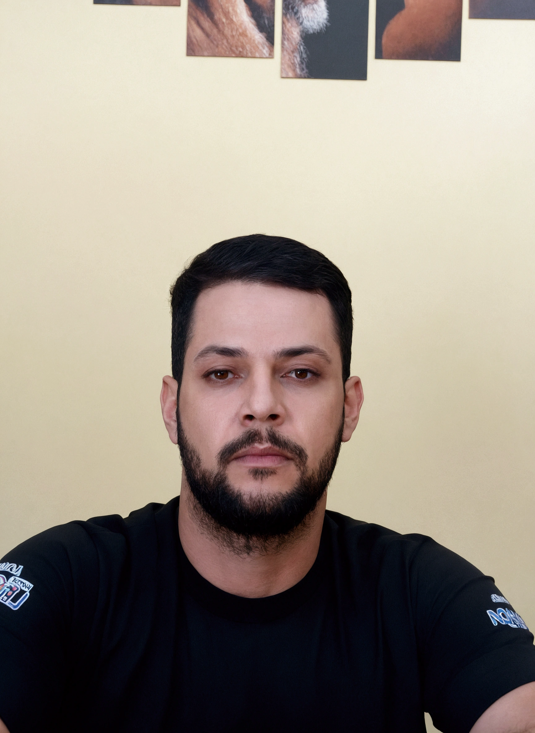 (professional man in elegant clothes), (comm barba,) (brown colored eyes) (portraits) Beautiful and serious appearance, dark black hair, elegant and elegant, and strong body very formal black shirt, (high quality and realistic image), ((best quality, 8k, artwork).
