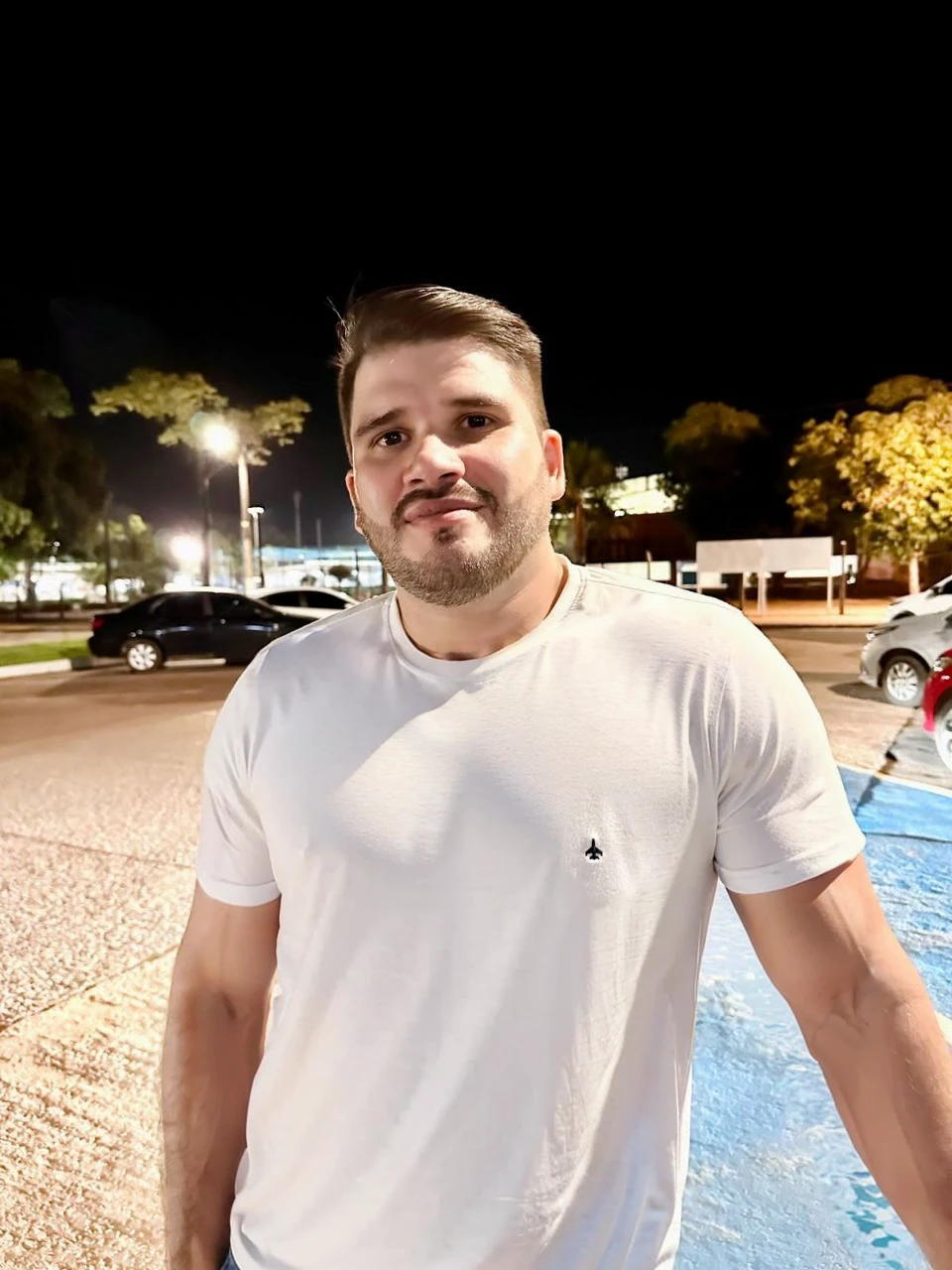 very handsome guy, wearing casual clothes, has brown smooth hair, brown eyes, has a serious expression and is muscular, strong chest, strong shoulders, narrow waist width, thiner neck, full body, watercolor style, keep same face of photo