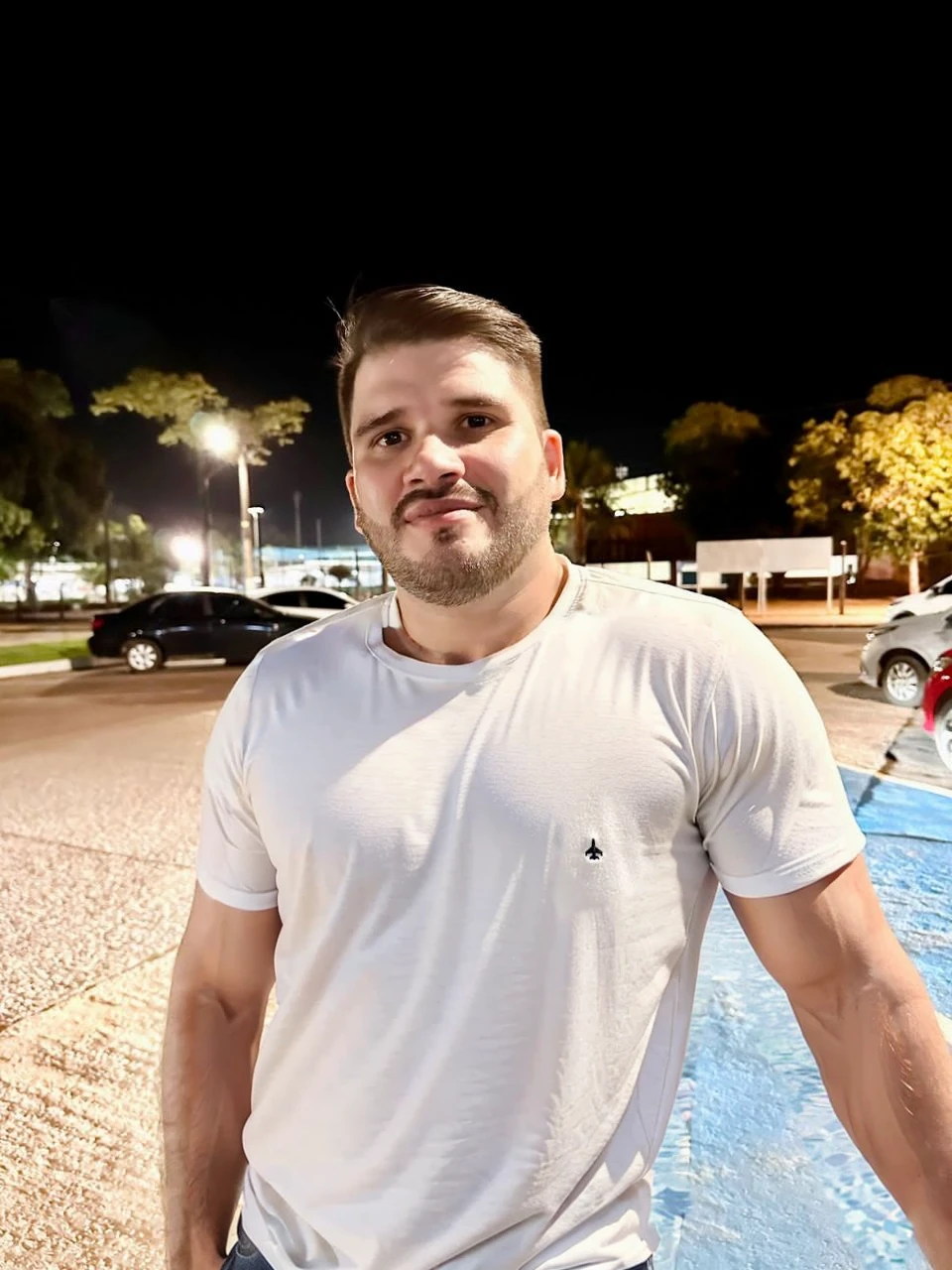 very handsome guy, wearing casual clothes, has brown smooth hair, brown eyes, has a serious expression and is muscular, strong chest, strong shoulders, narrow waist width, thiner neck, full body, watercolor style, keep same face of photo