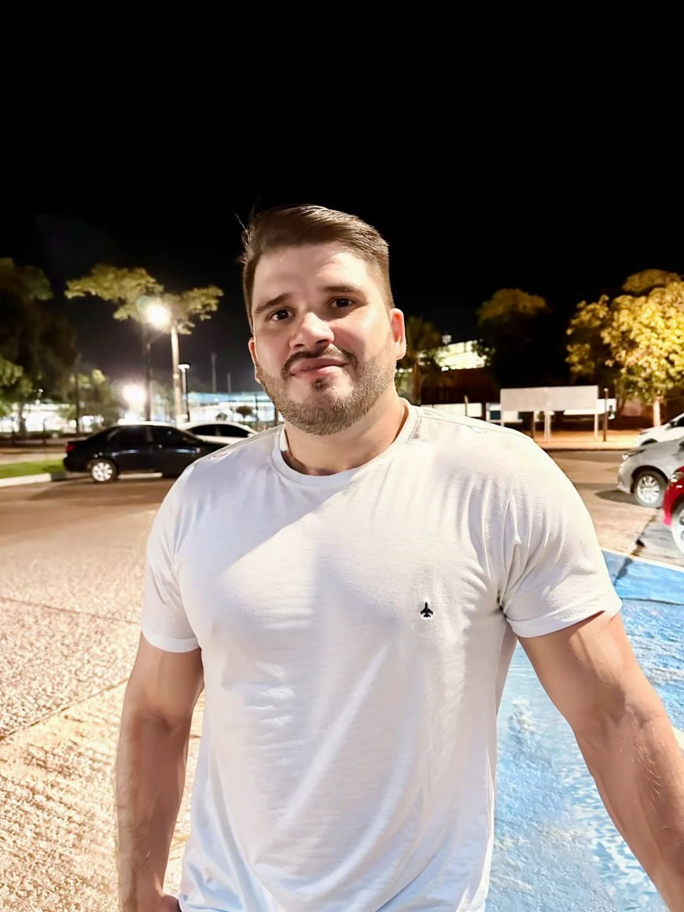 very handsome guy, wearing casual clothes, has brown smooth hair, brown eyes, has a serious expression and is muscular, strong chest, strong shoulders, narrow waist width, thiner neck, full body, watercolor style, keep same face of photo
